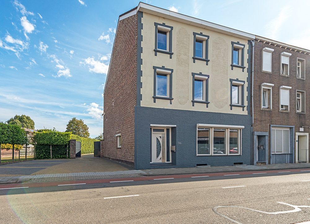 inpandige dubbele garage A New Home makelaardij Kerkrade