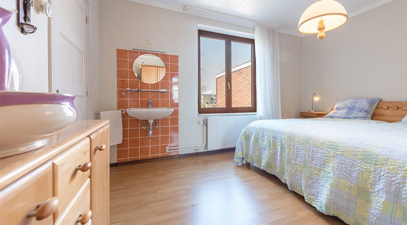 182-Masterbedroom1-2