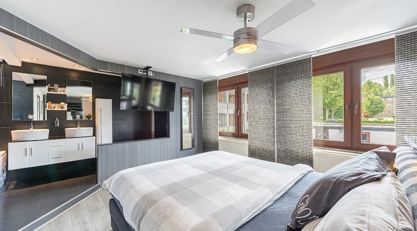 184-Masterbedroom1-3