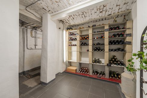 210-Wijnkelder
