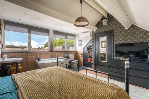 184-Masterbedroom1-3