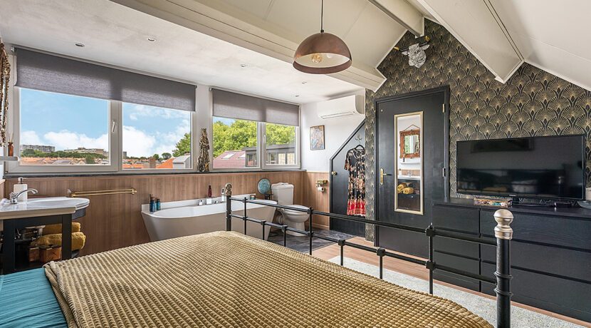 184-Masterbedroom1-3