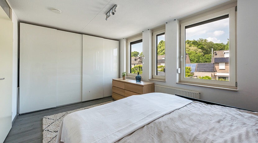 182-Masterbedroom1-2