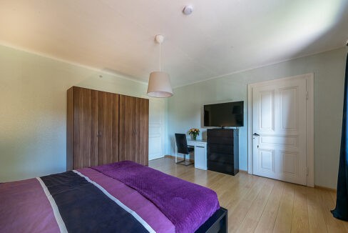 182-Masterbedroom1-2