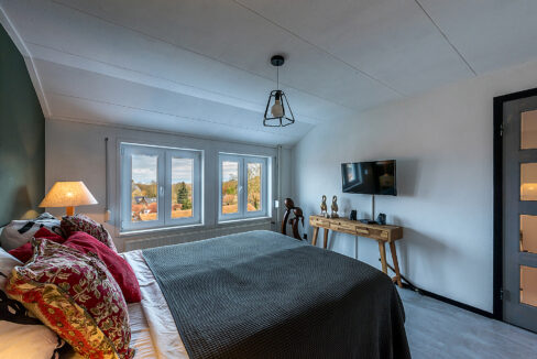 182-Masterbedroom1-2