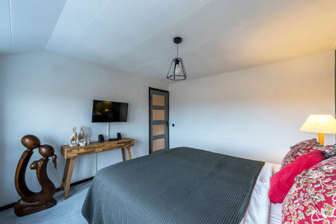 184-Masterbedroom1-3