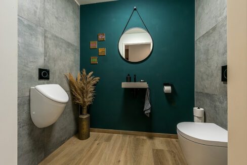 150-Toiler