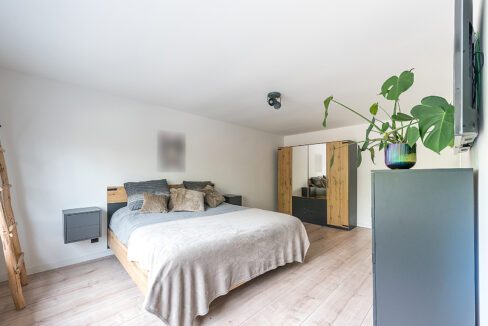 184-Masterbedroom1-3
