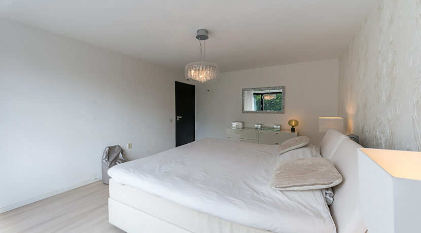 182-Masterbedroom1-2