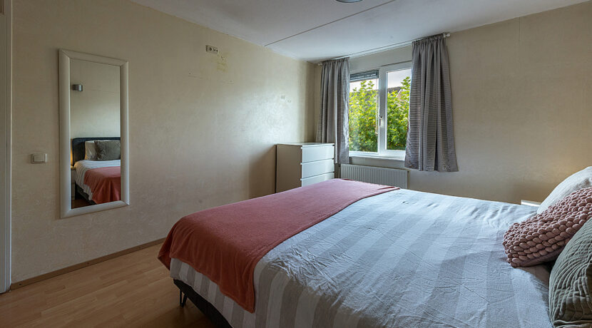 182-Masterbedroom10-2