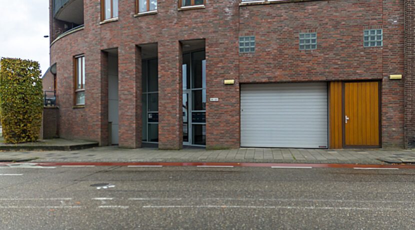220-INgang-Garage