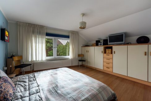 182-Masterbedroom1-2