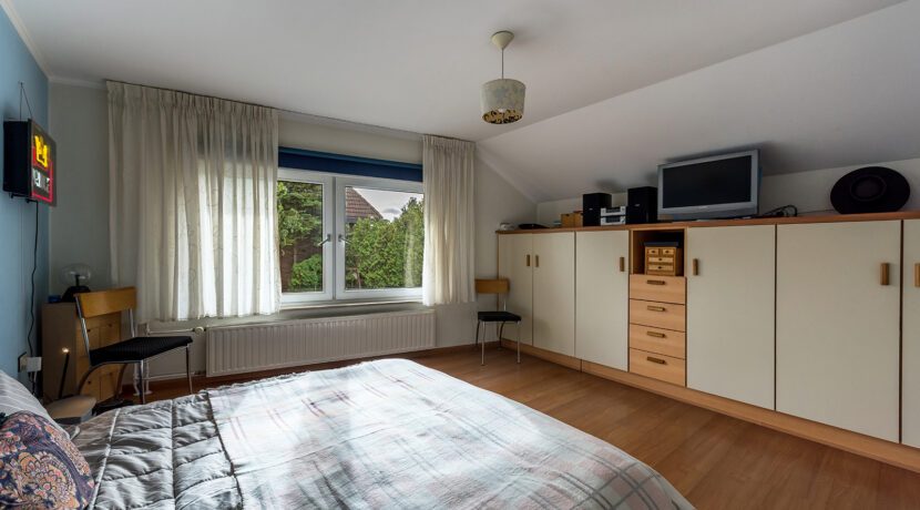182-Masterbedroom1-2