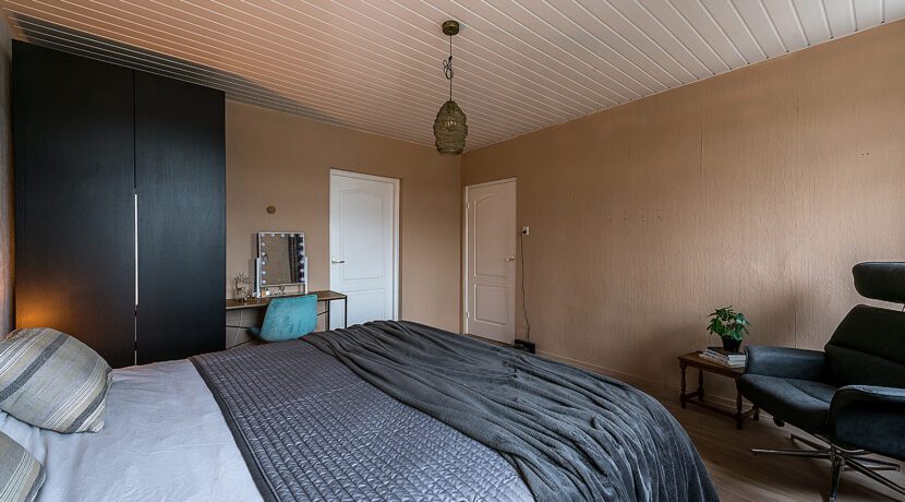 182-Masterbedroom1-2