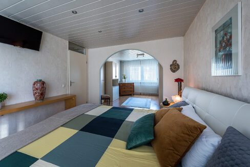184-Masterbedroom1-3