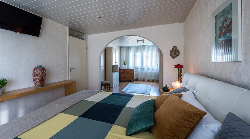 184-Masterbedroom1-3