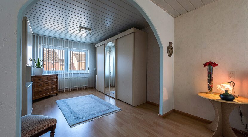 186-Masterbedroom1-4