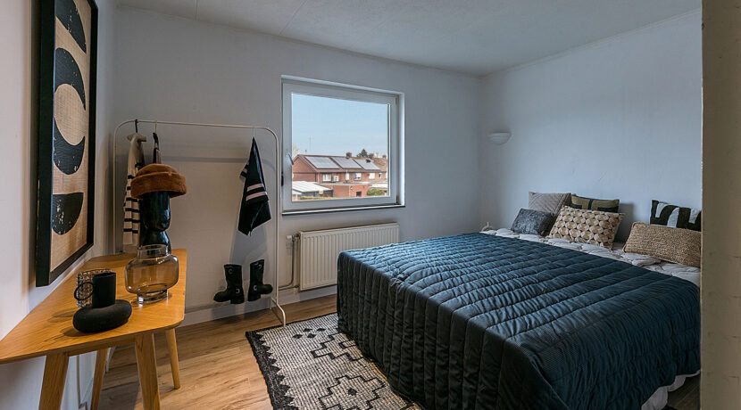 180-Masterbedroom1-1
