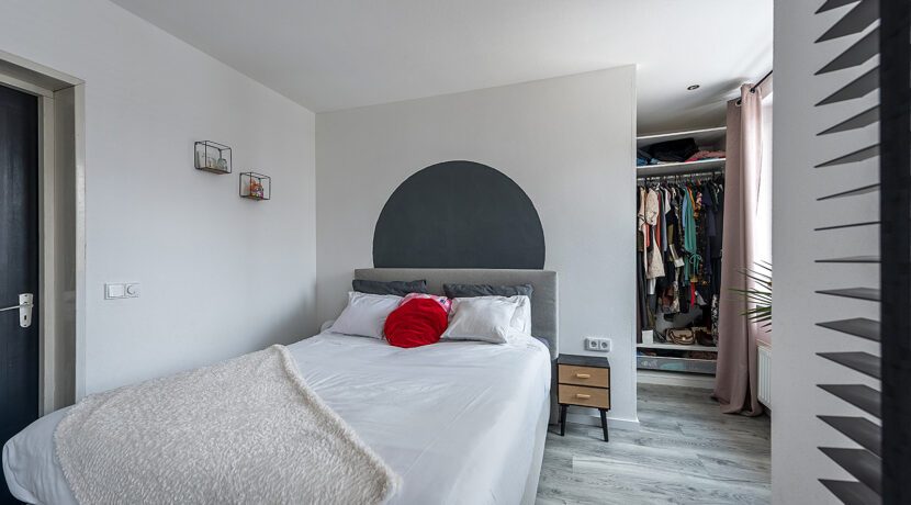 182-Masterbedroom1-2