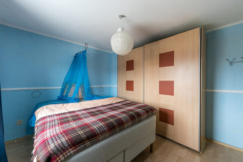 184-Masterbedroom1-3