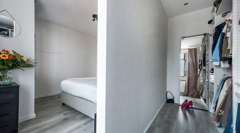184-Masterbedroom1-3