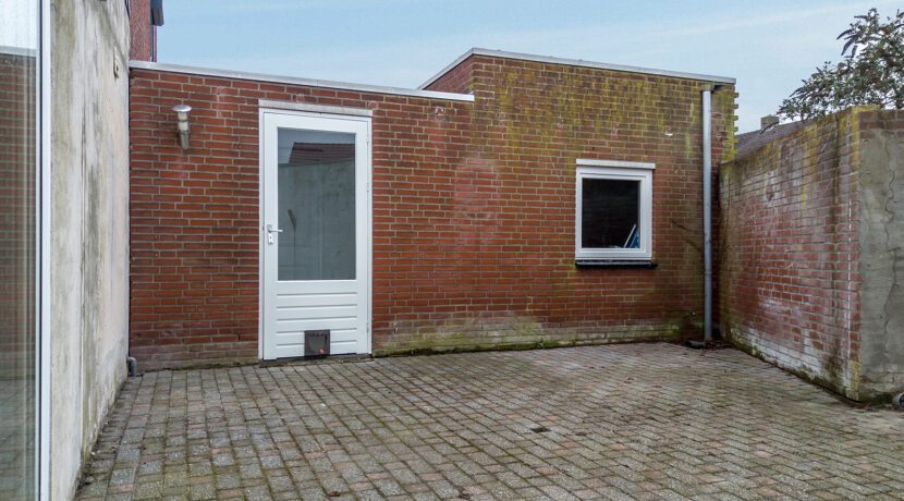 214-Achteringang-Garage
