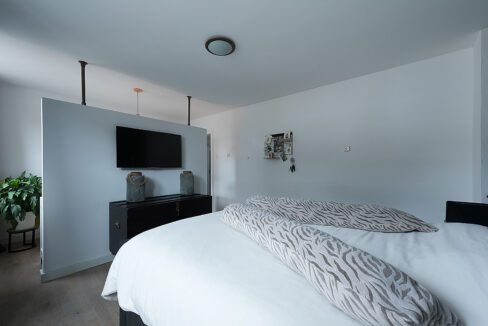 182-Masterbedroom1-2