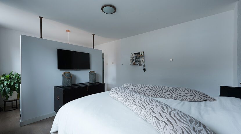 182-Masterbedroom1-2