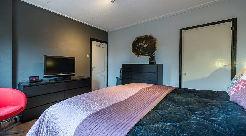 182-Masterbedroom1-2