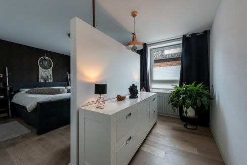184-Masterbedroom1-3