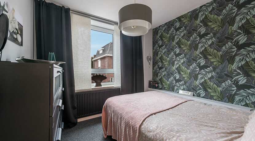 186-Masterbedroom1-4