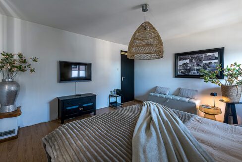 182-Masterbedroom1-2