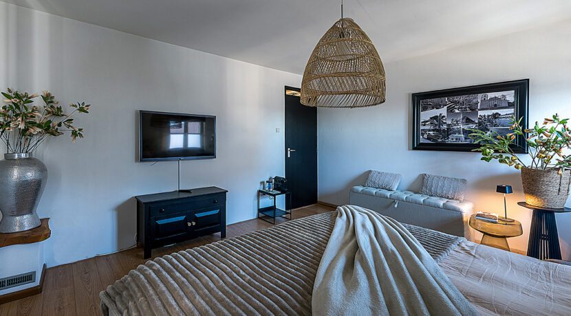 182-Masterbedroom1-2