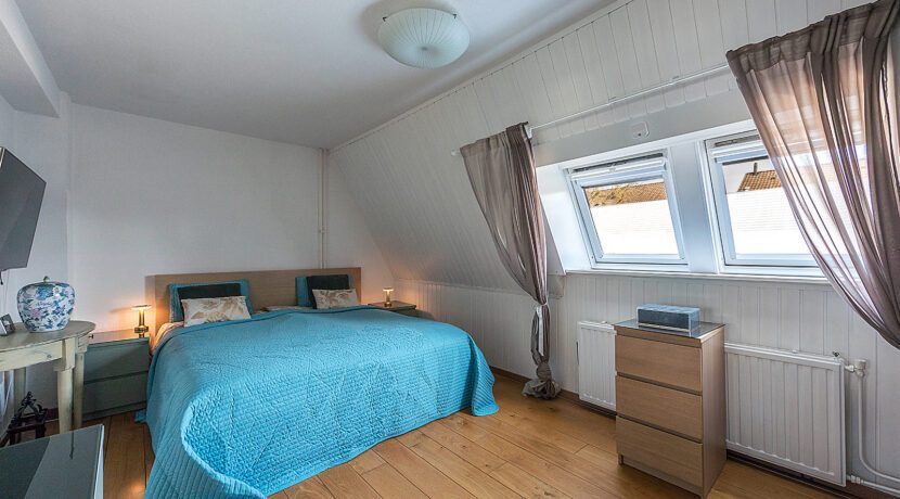 182-Masterbedroom1-2