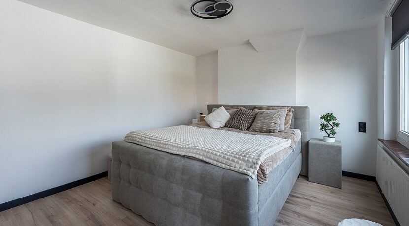 182-Masterbedroom1-2