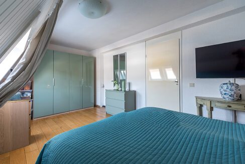 184-Masterbedroom1-3