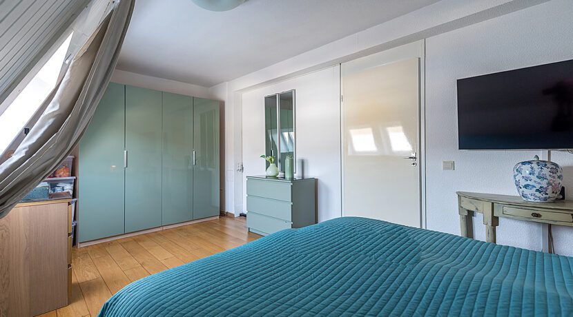184-Masterbedroom1-3