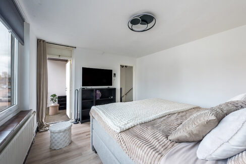 184-Masterbedroom1-3