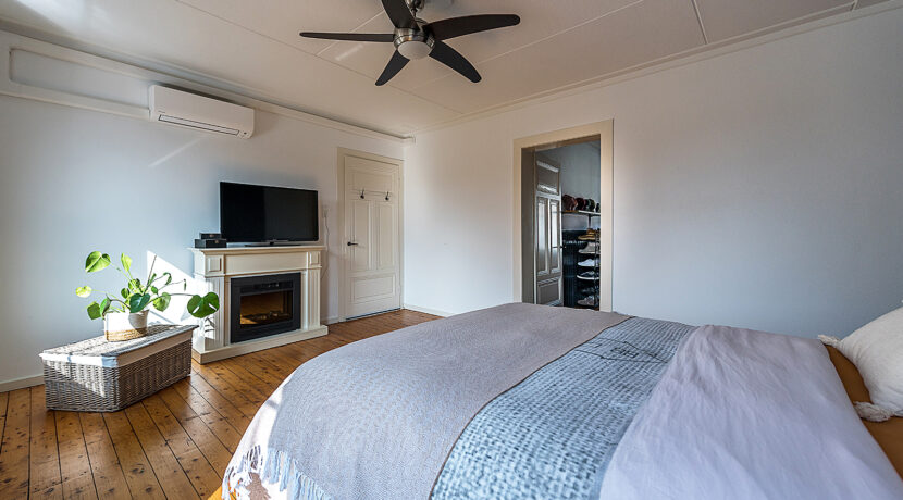 184-Masterbedroom1-3