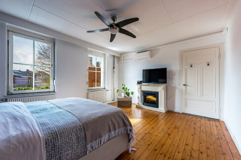 185-Masterbedroom1-5