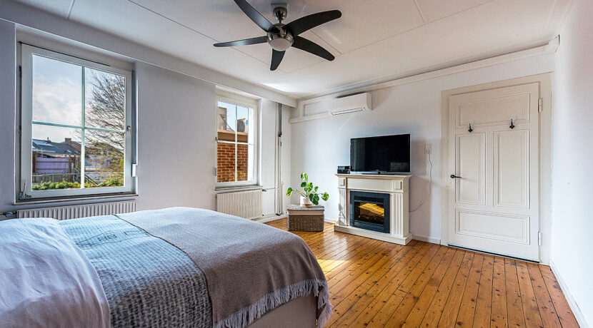 185-Masterbedroom1-5