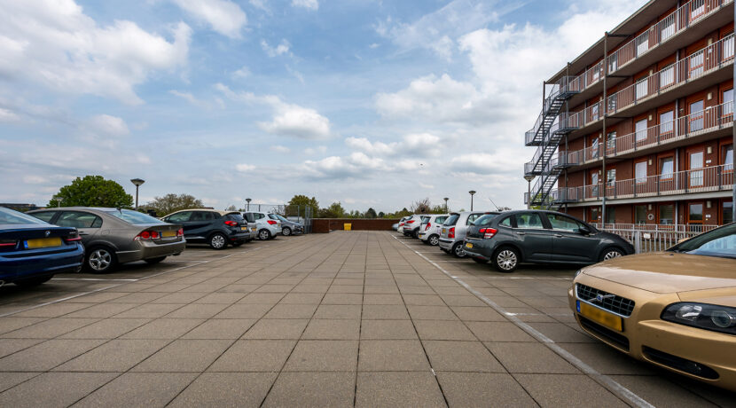 210-Parkeerdek
