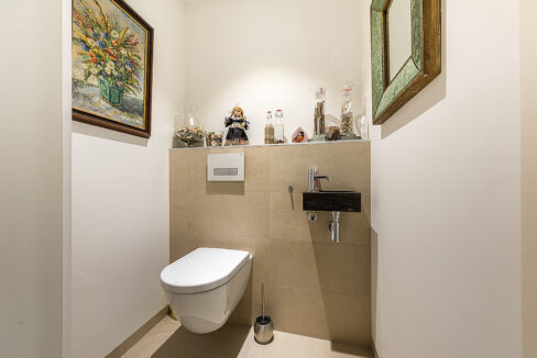 150-Toiler1