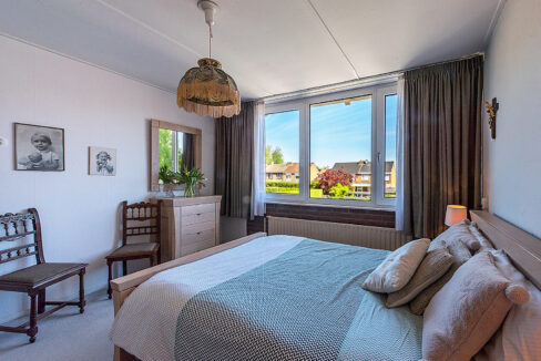 182-Masyerbedroom1-2