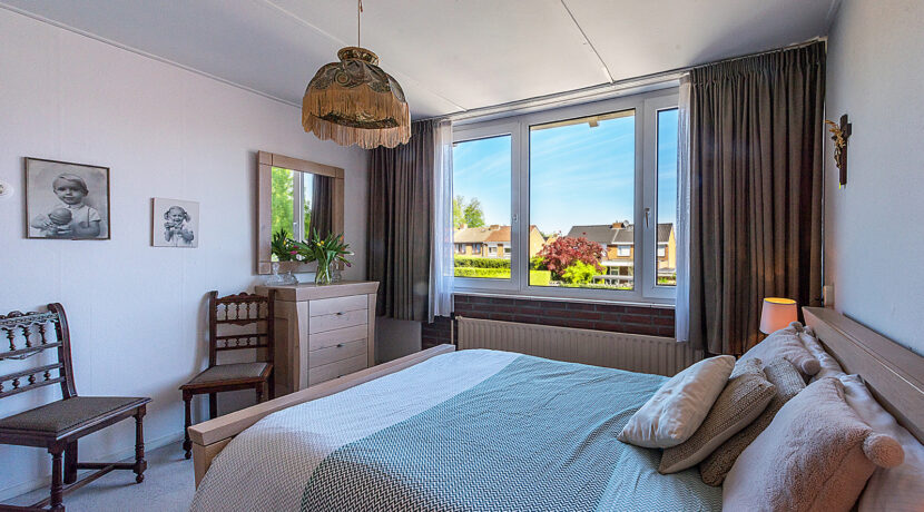 182-Masyerbedroom1-2
