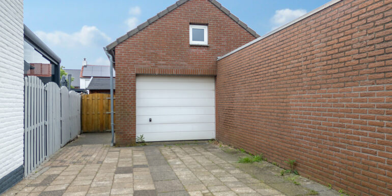 220-Garage