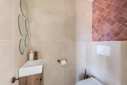 152-ToiletBG1-2