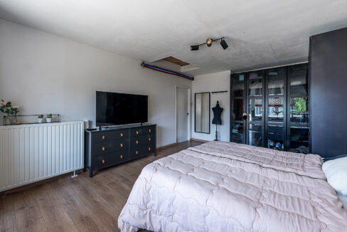 182-Masterbedroom1-2