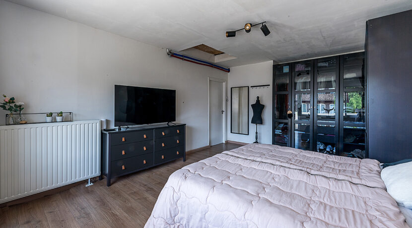 182-Masterbedroom1-2