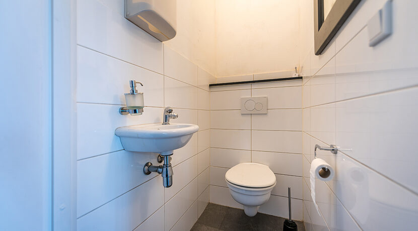 210-Toilet-Bedrijfsruimte